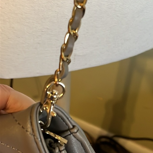 BCBG chain link faux leather grey crossbody bag - Picture 10 of 13